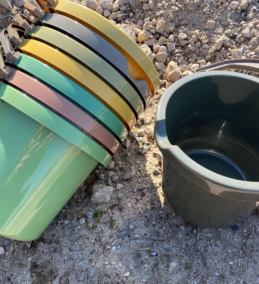 Dantoy Strandlegetøj>Green Bean Spand m. Hældetud - Assorterede Jordfarver