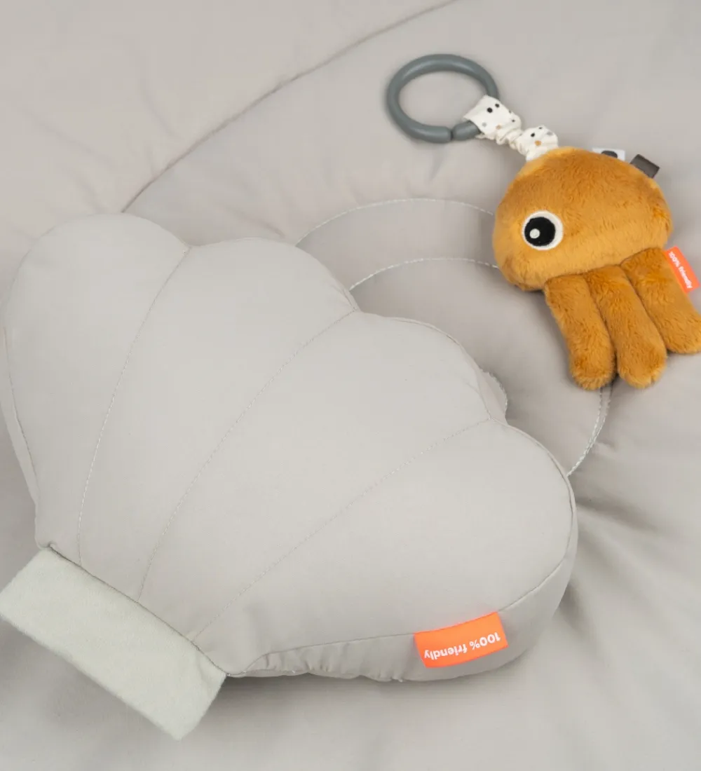 Done by Deer Aktivitetsstativer|Legetæpper Og Legegulve>Aktivitetstæppe - Sea Friends - Grå