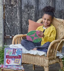 Eeboo Spil>Læringsspil - Lær At Sy-Kort - Farver Og Mønstre