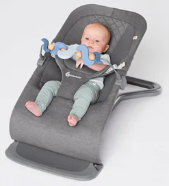Ergobaby Aktivitetslegetøj><noscript><img width=