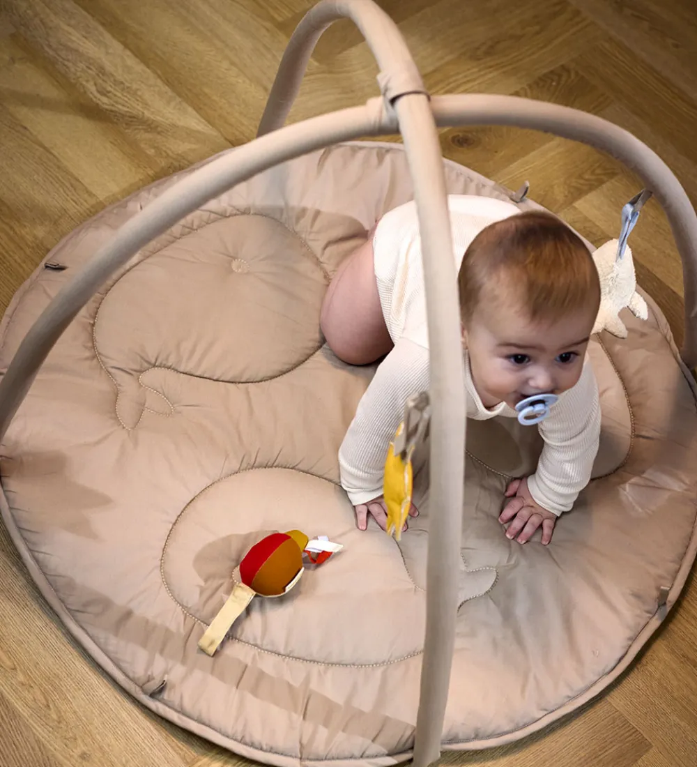 Filibabba Babylegetøj|Aktivitetsstativer>Aktivitetstæppe m. 3 Aktivitetslegetøj - Beige