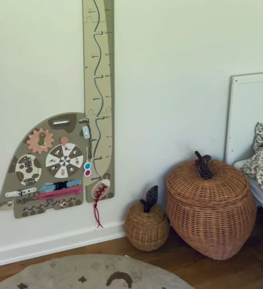 Hemmingsen Kids Kreativ Leg|Babylegetøj>Aktivitetstavle m. Højdemåler - Langhals - 135cm