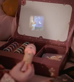 Little Dutch Lommelygter><noscript><img width=