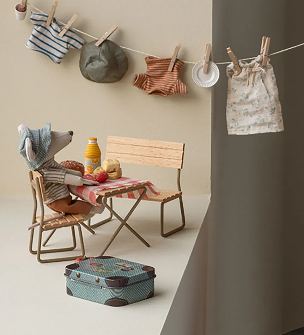 Maileg Dukker Og Tilbehør>Miniature Havesæt - Bord med Stol og Bænk - Mus