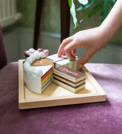 MaMaMeMo Trælegetøj|Legemad>Legemad - Lagkagestykker På Fad - Træ