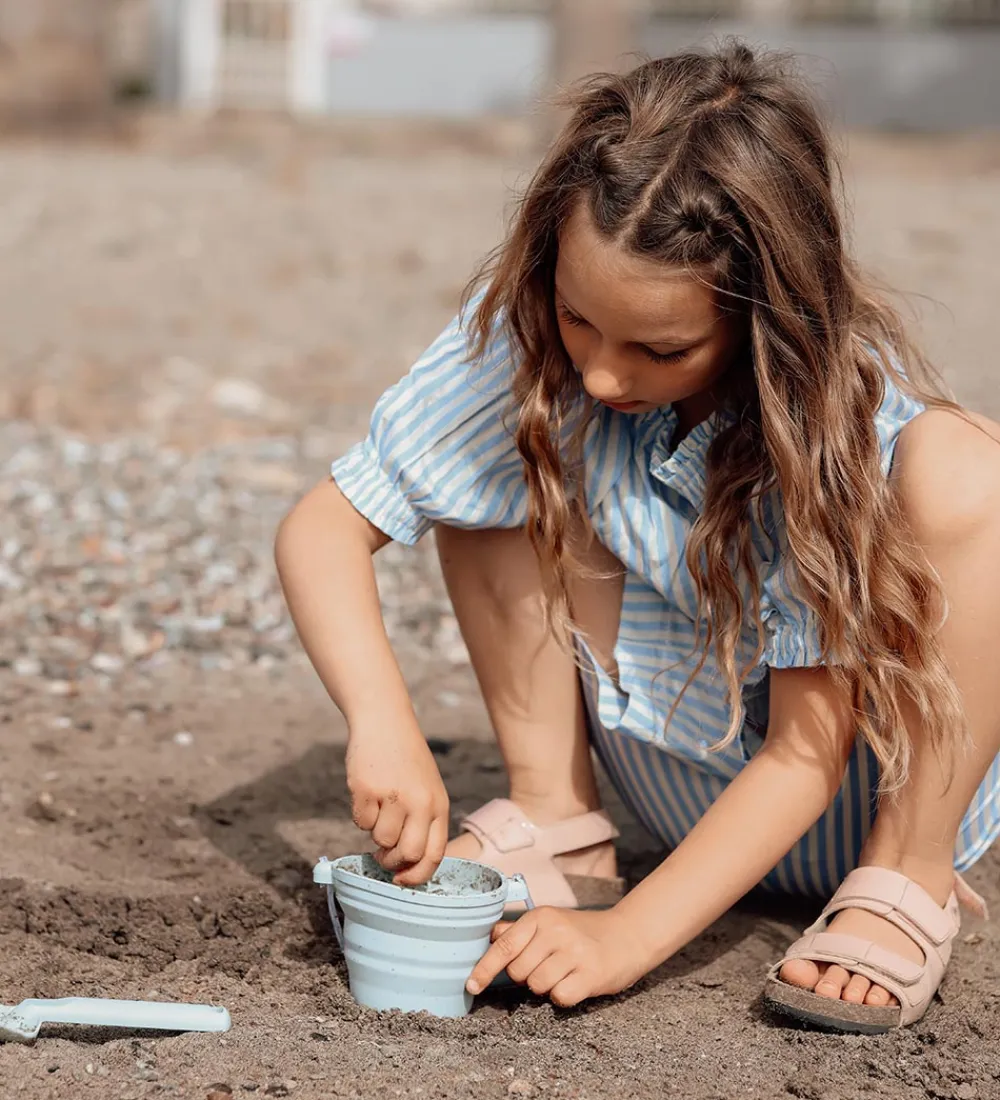 Scrunch Strandlegetøj>Foldbar Spand m. Skovl - 11x9 cm - Sage Green