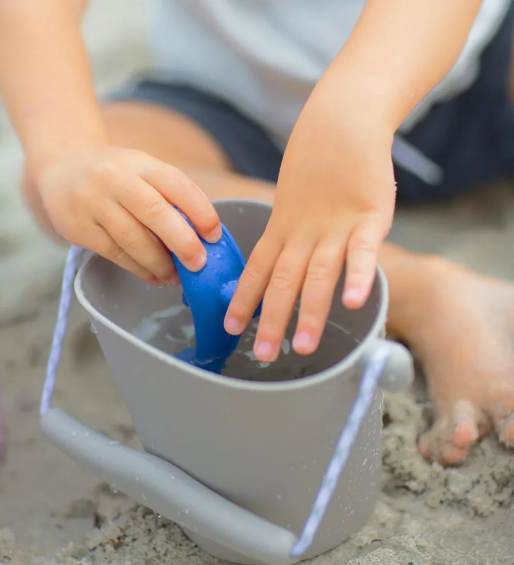 Scrunch Strandlegetøj>Spand - Silikone - 13 cm - Lysegrå