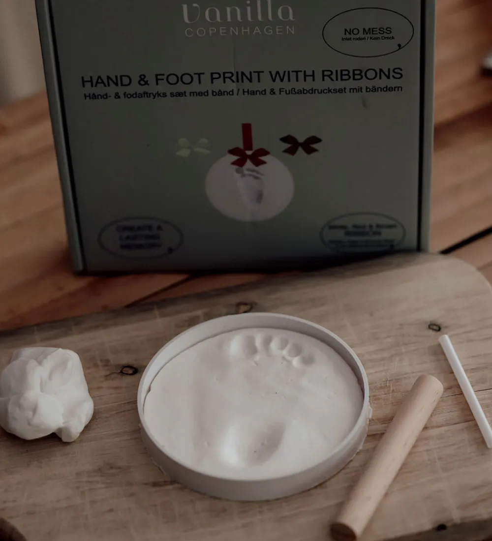 Vanilla Copenhagen Kreasæt>Hånd- og Fodaftryksæt m. Bånd - Hvid/Rød/Brun
